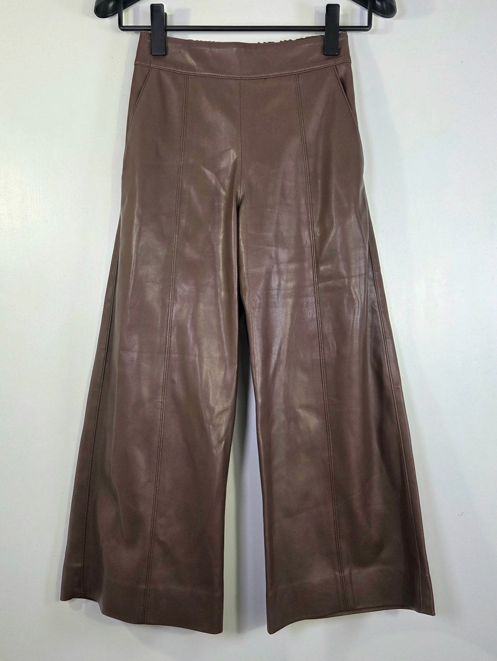 BROCH WALKER FRIDA VEGAN LEATHER  CROPPED PANTS.